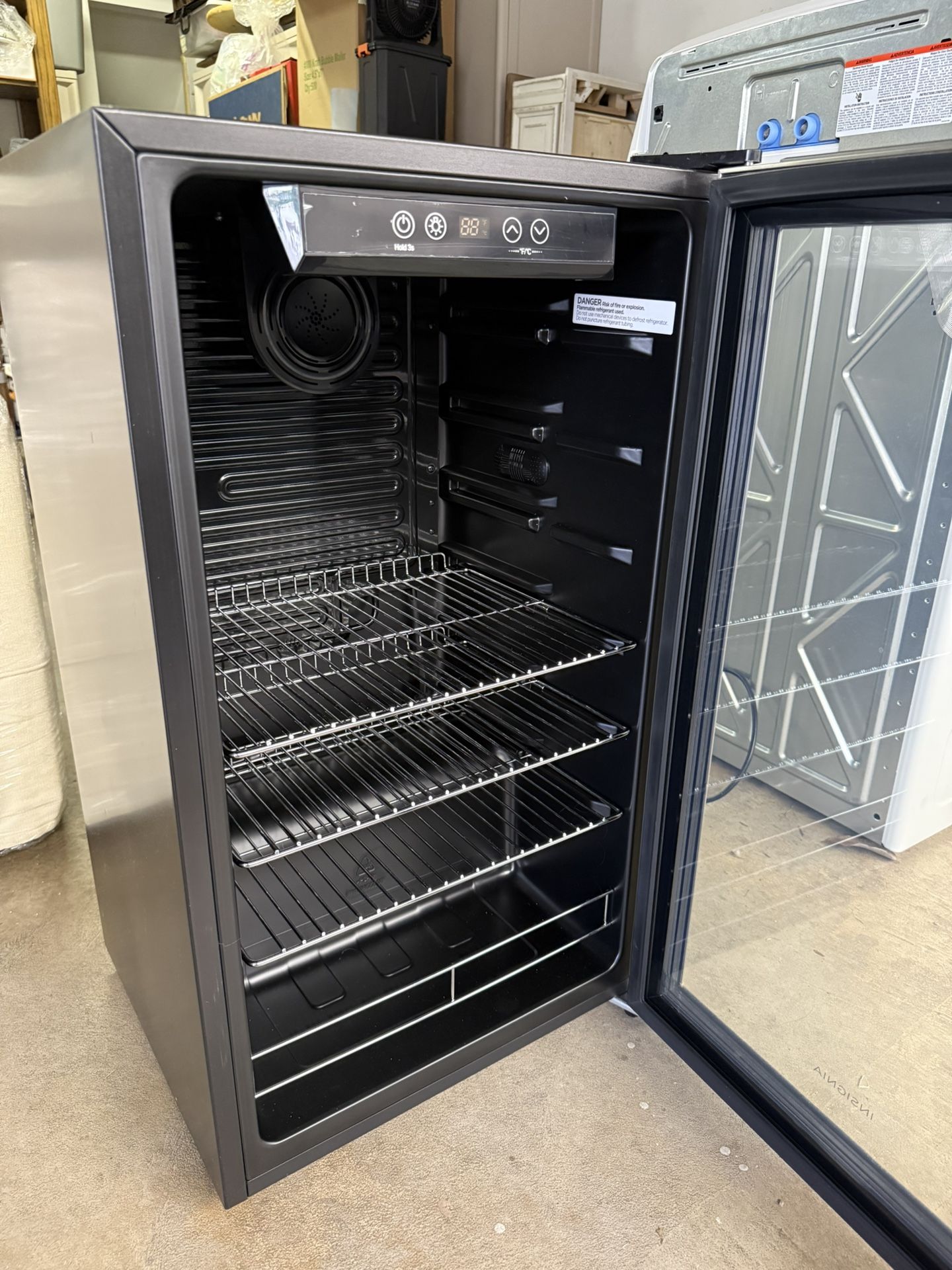 Insignia Mini Fridge 115-can