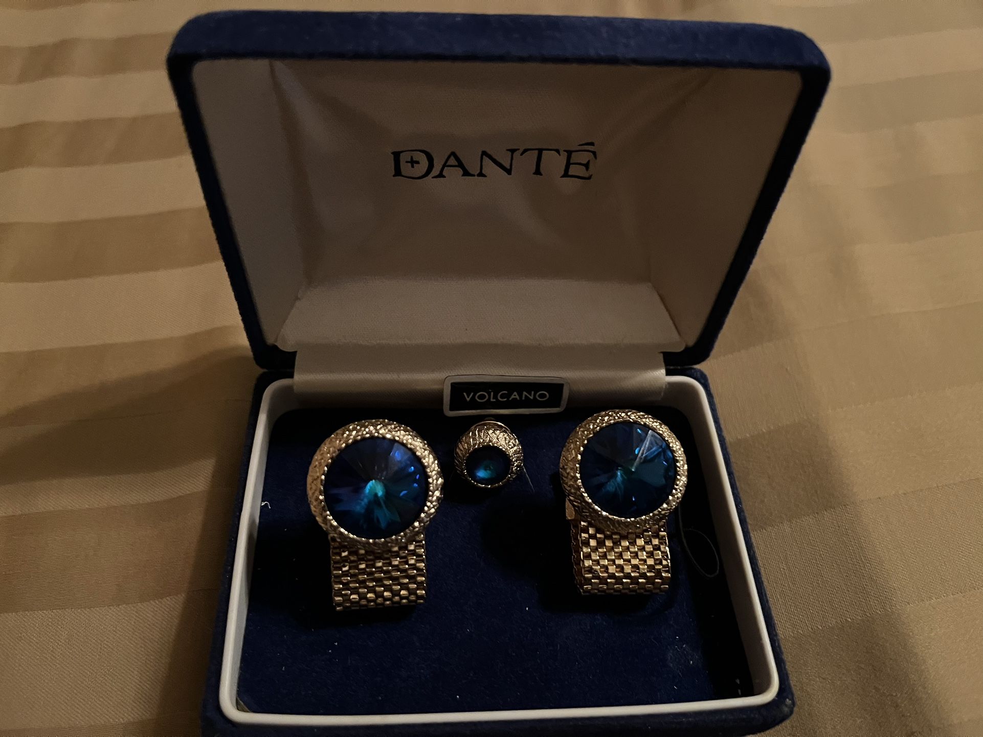 Dante Men’s Cufflinks & Tie Tack - Volcano Mesh Set Gold with Beautiful Blue Stones