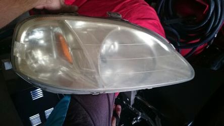 $5 right side EK headlight 99-00
