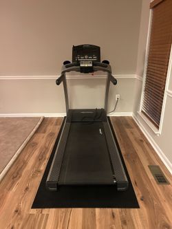 Life Fitness T5 Treadmill - Very Good - Ashburn, VA