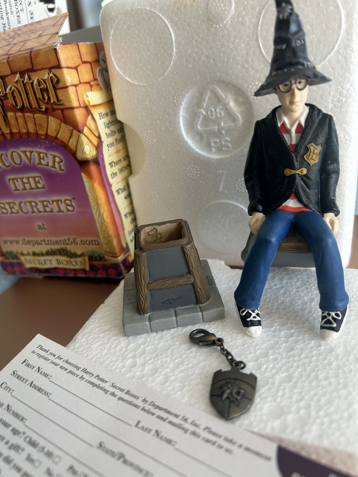 Harry Potter Figurine Sorting Hat And Charm New
