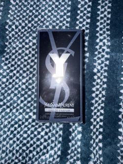 Yves Saint Laurent  Y Eau de Parfum with Fresh Geranium & Sensual Woods