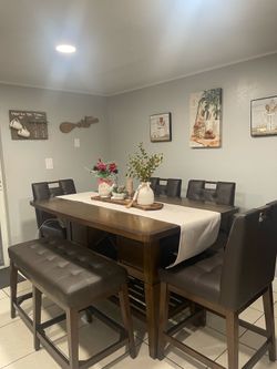 Like New Dining Set