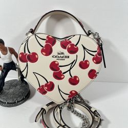 NWT！COACH HEART CROSSBODY BAG WITH CHERRY PRINT