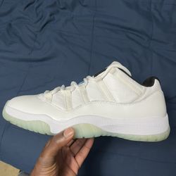 Air Jordan 11 Low Legend Blue