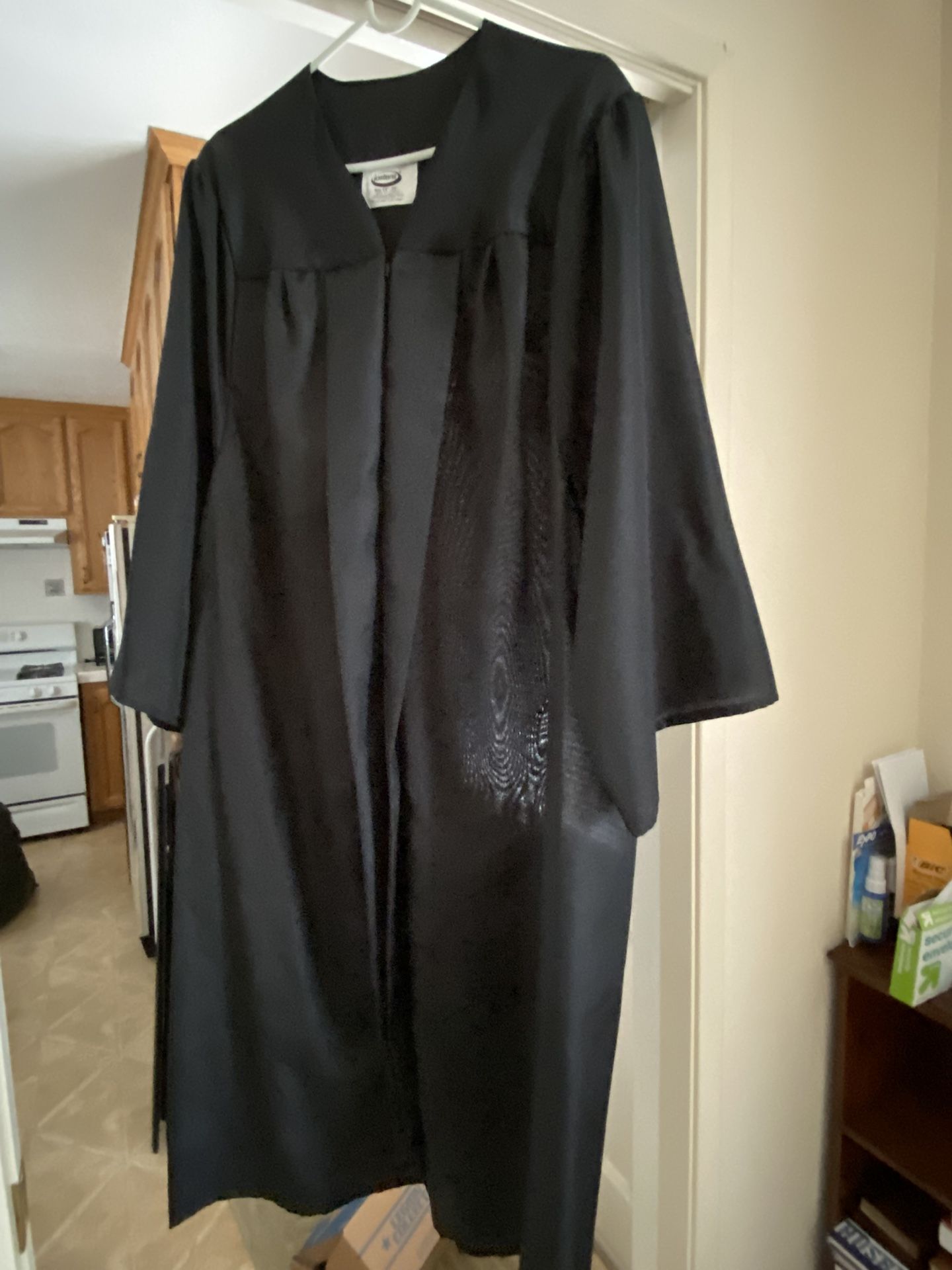 Jostens Black Graduation Gown & Cap, Size 5’4-5’6