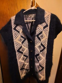 Woman Sleeveless Shirt