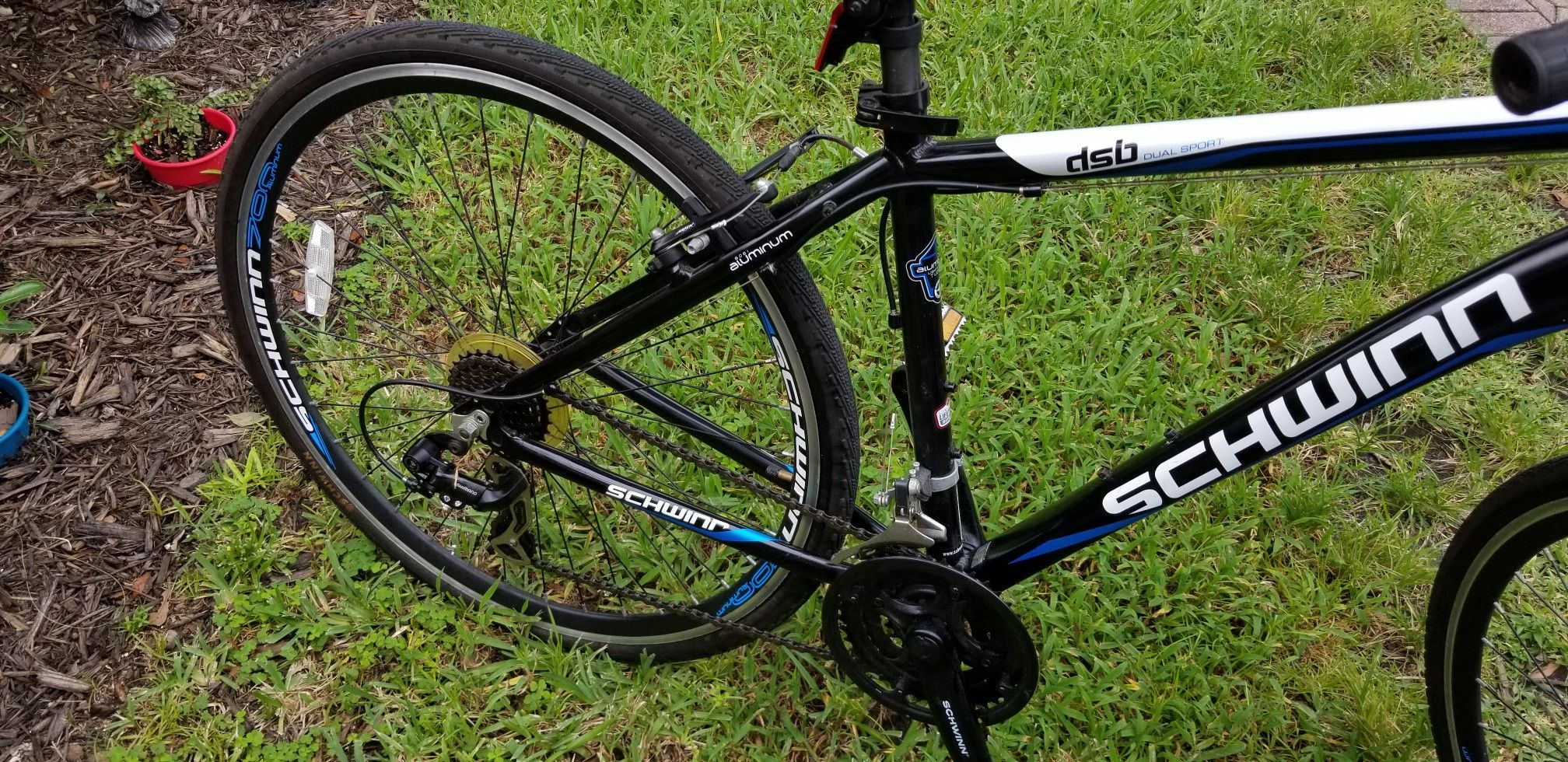 700c schwinn men's hybrid dsb dual sport bike