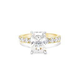 Elegant Diamond Engagement Ring