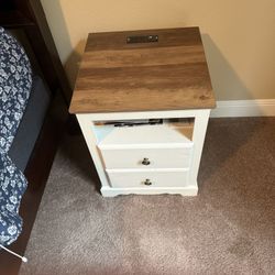 Two Night Stands And Queen Size Bed Set (bed Still In Original Box, Requires Assembly).