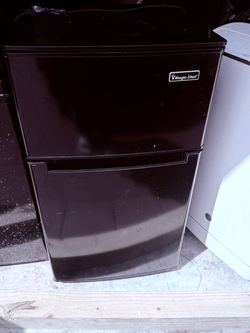 Magic kitchen small fridge in very good condition