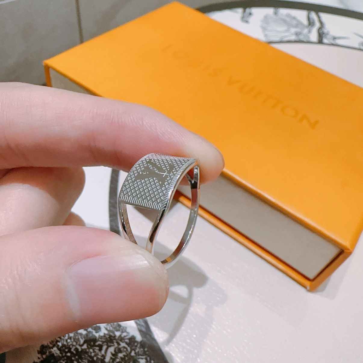 Unique design, retro avant-garde。