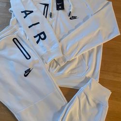 Mens Nike sweatsuits sizes m,L,2x hit me $70 each 🔥🔥🔥✅