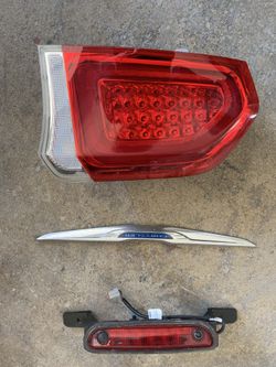 Chrysler Right Headlight