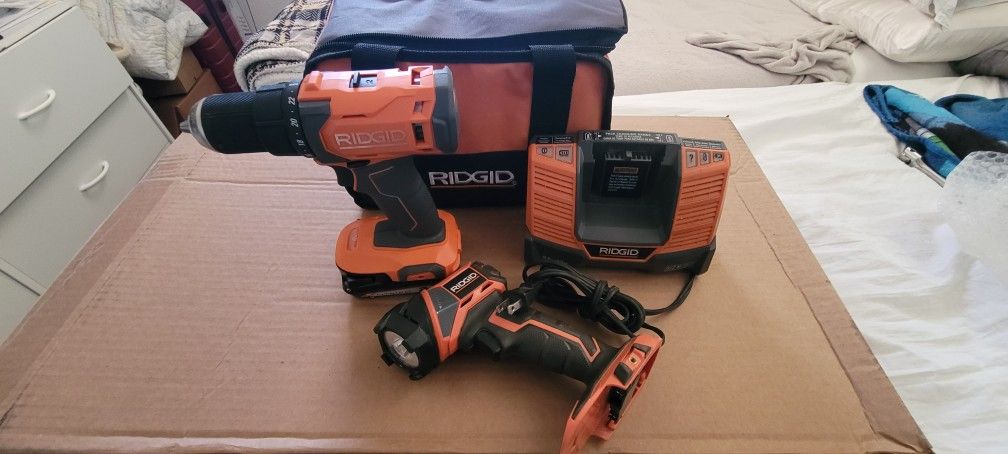 Ridgid R86001 Drill  R8693 Light Kit with Battery Charger & Bag