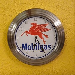 Mobilgas Pegasus Hanging WALL CLOCK. Like NEW!