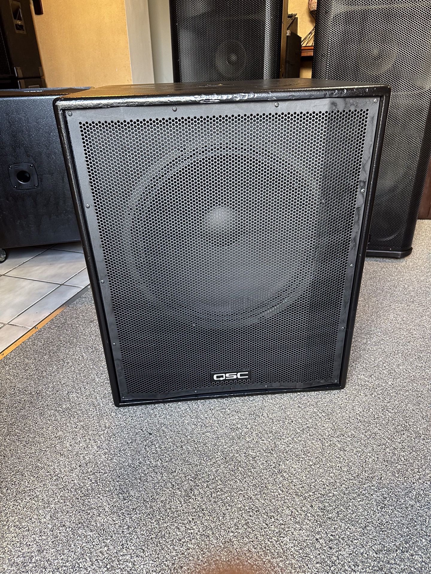 QSC HPR 181W Subwoofer-1000watts - In Great Condition 