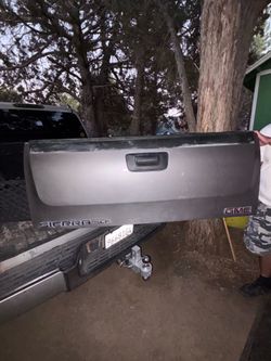 07-2013 GMC sierra trunk
