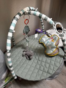 Baby play mat and tummy time pillow