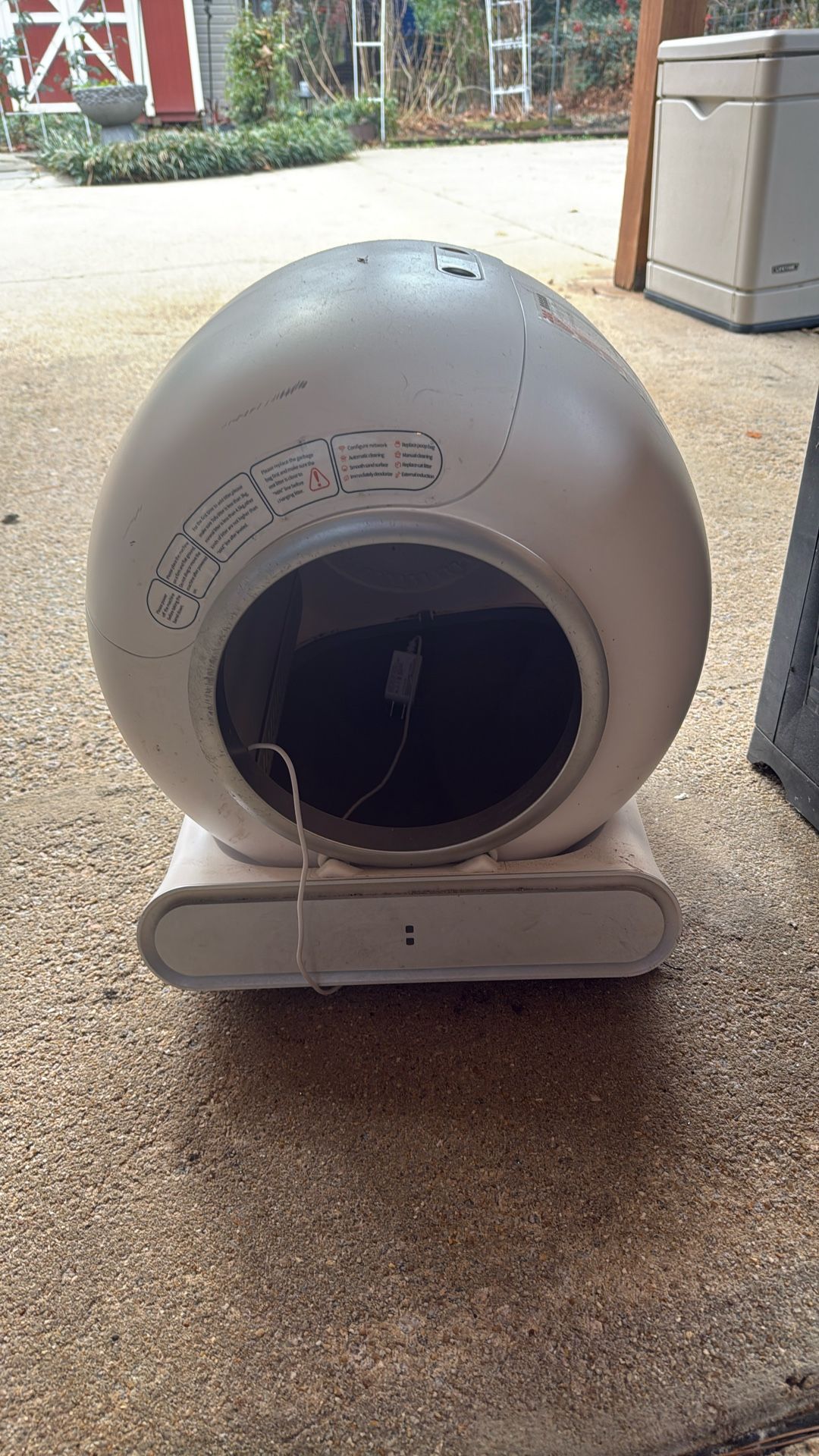 Auto Clean Cat Litter Box $100