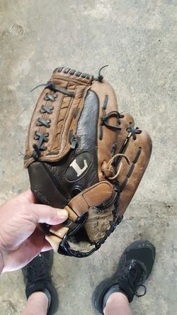 13.5 louisville slugger glove