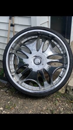 24”” wheels of a 07 Chrysler 300 5 lug