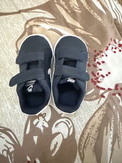 Tennis shoes