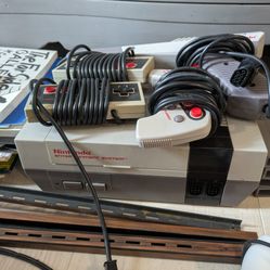 Nintendo Gaming System, Controllers & Games.  Original.  Great Condition
