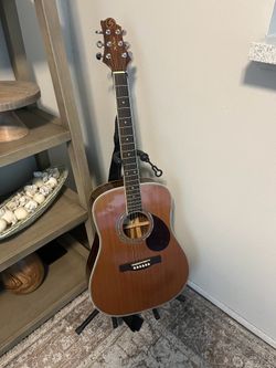 Greg Bennet design guitar