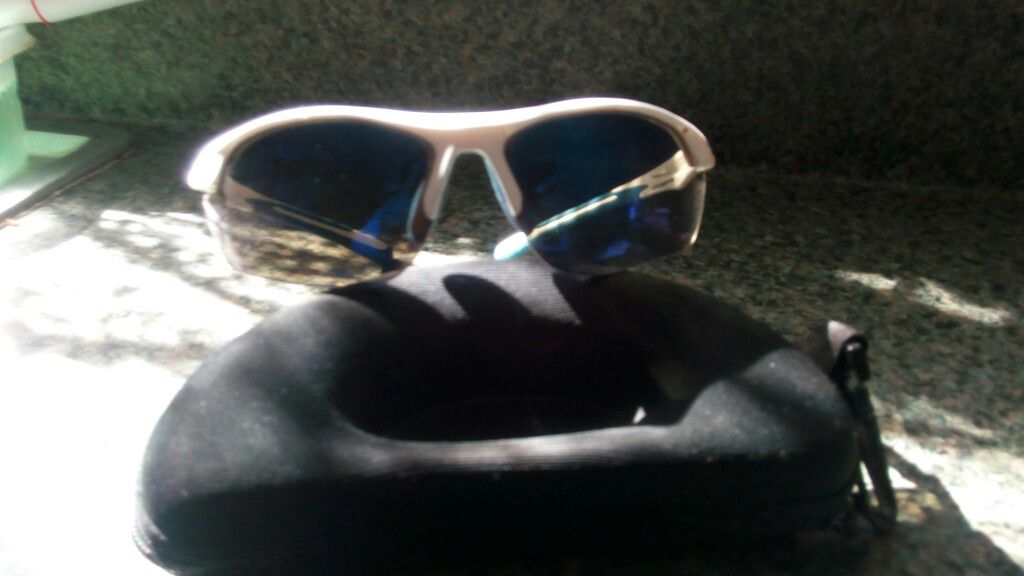 Cross-fire sunglasses