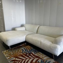 WHITE SECTIONAL COUCH W/ FREE DELIVERY 