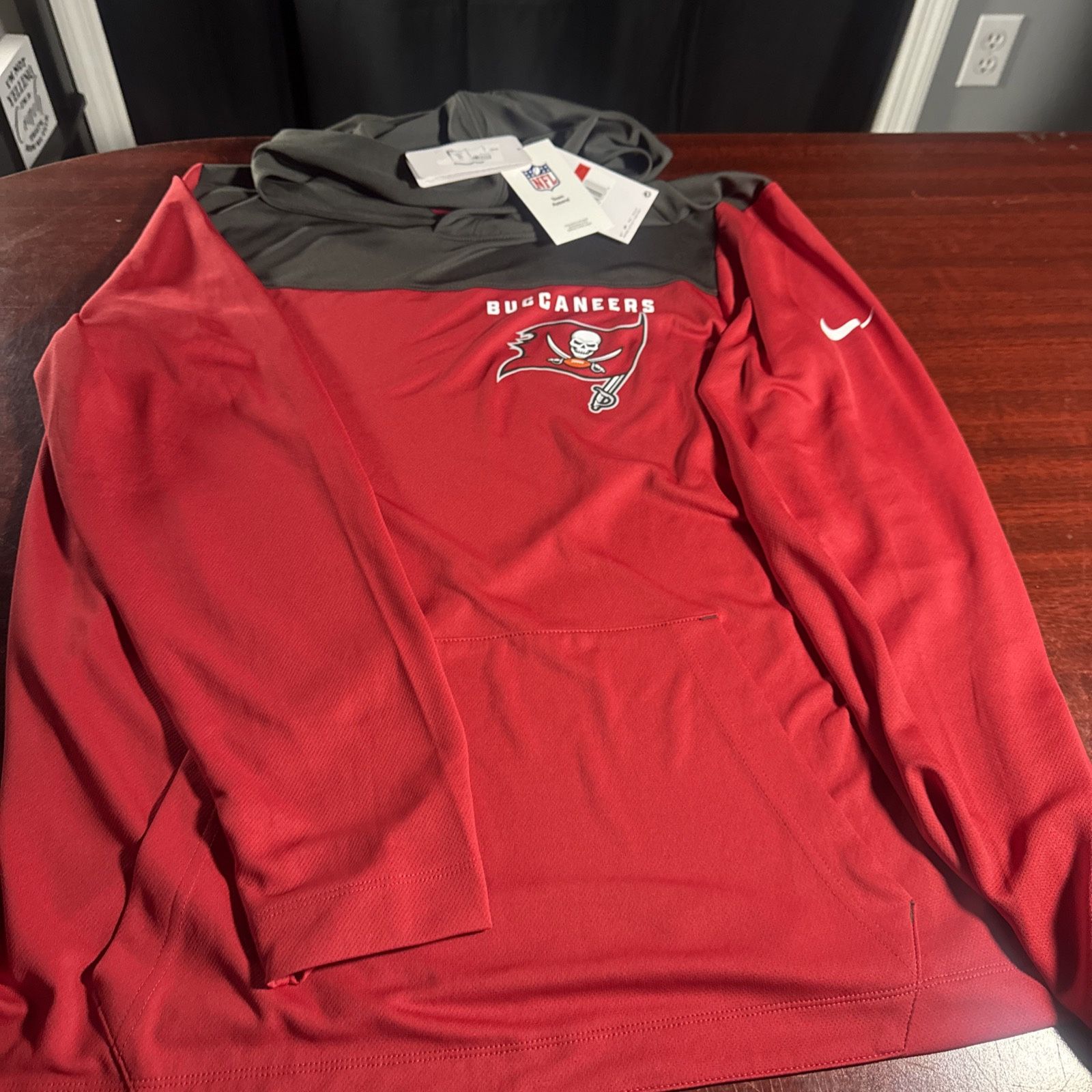 Mens Nike Red Tampa Bay Buccaneers Fan Gear Pullover Hoodie Large