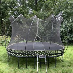 Trampoline Assembly !  This Is For Both, Moving The Trampolín And Install Back At Your New Place! Or Just To Assembly! $300 