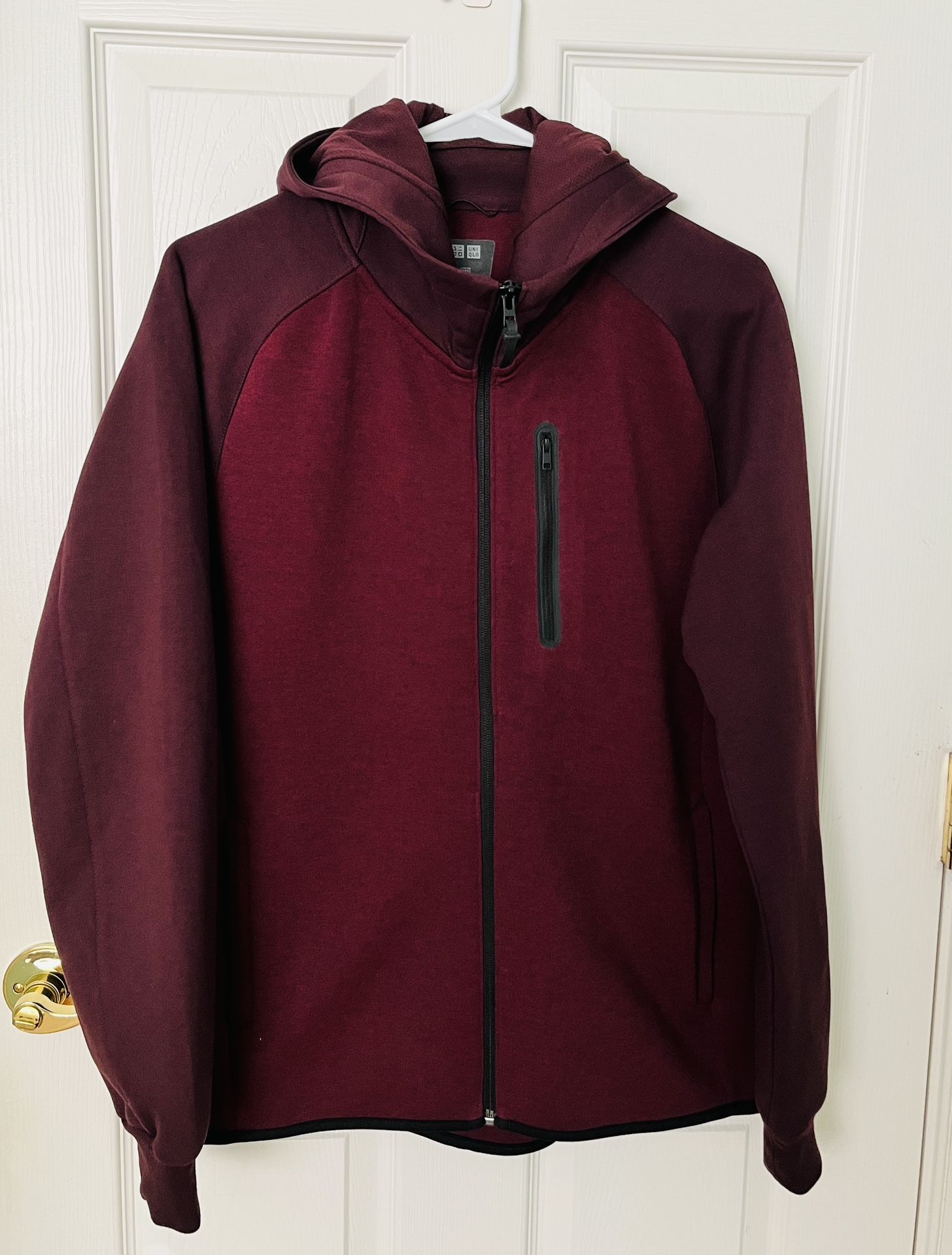 Uniqlo Men’s Full Zip Dry Stretch Hoodie Sweater Jacket size Medium color Wine