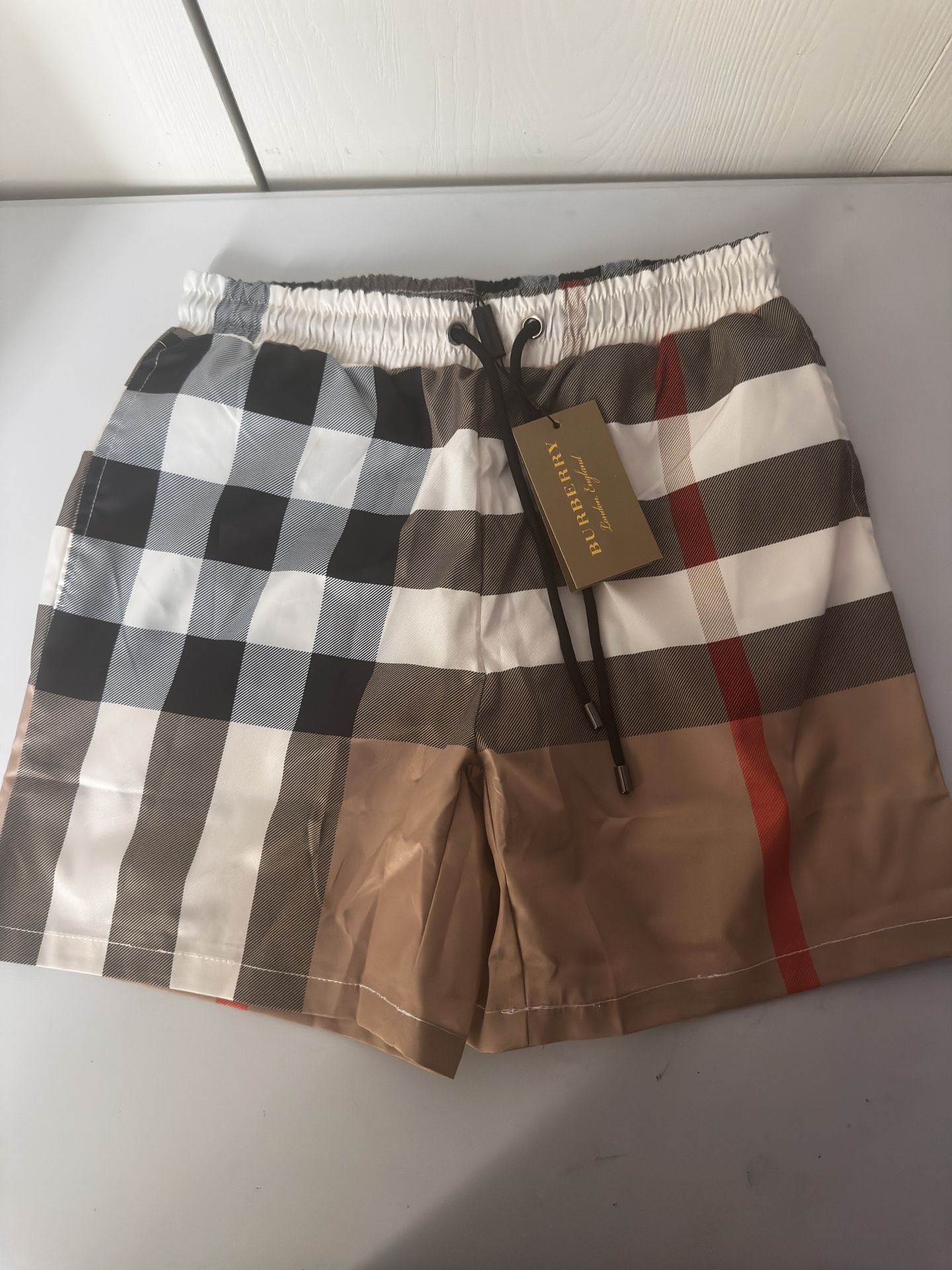 Burberry Shorts (M)