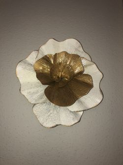 BEBE Wall decor metal flower