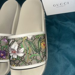 Gucci White Floral Monogram Slide Sandals with Multicolor Botanical Print