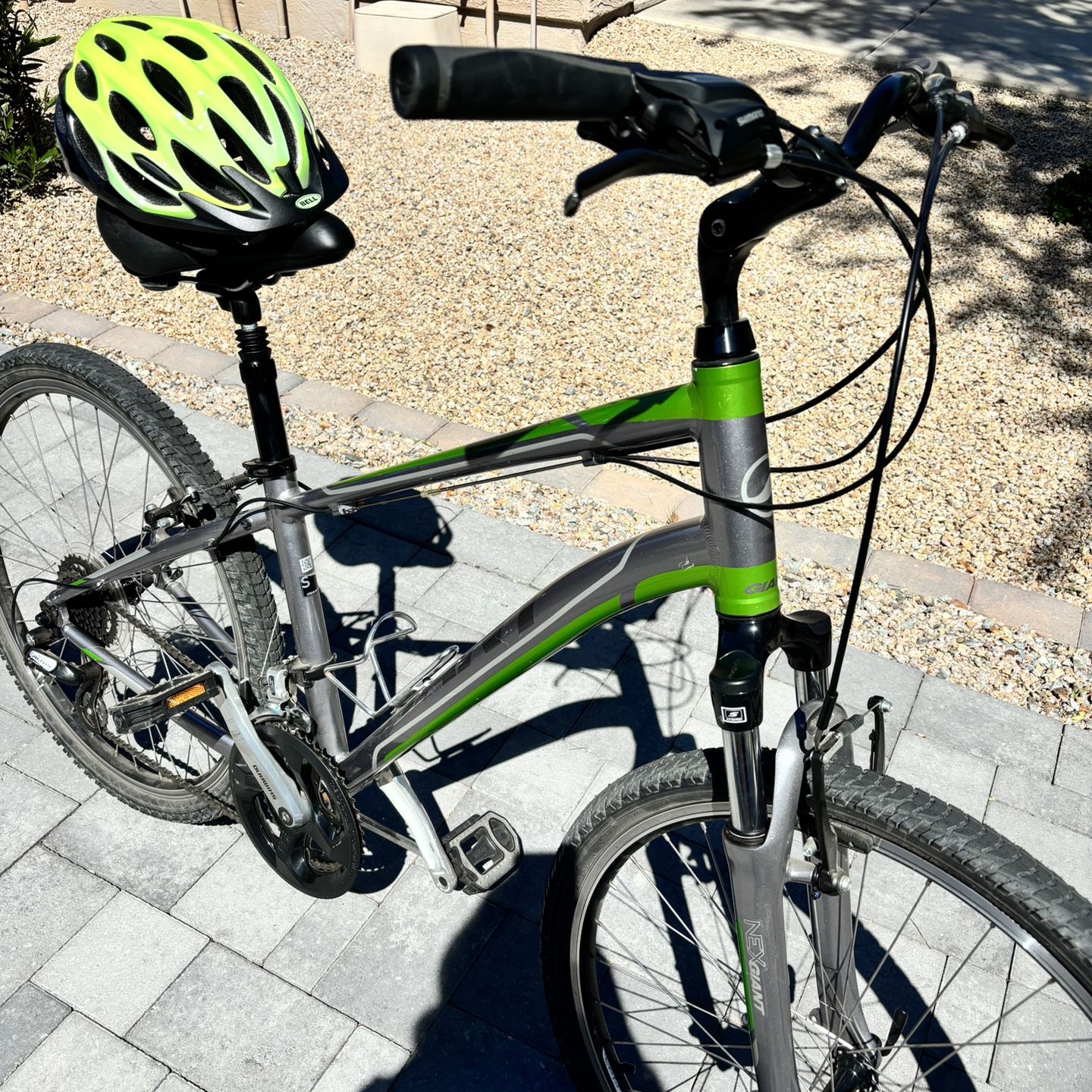Small Giant Sedona DX Mountain Bike 21speed LIKE NEW