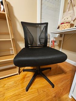 Ergonomic spinny office chair