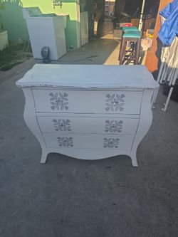 Bombay Dresser Chest