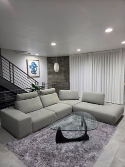 Right Facing Sectional w/Manual Push Backs