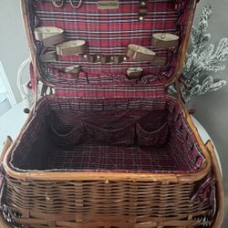 Picnic Time basket