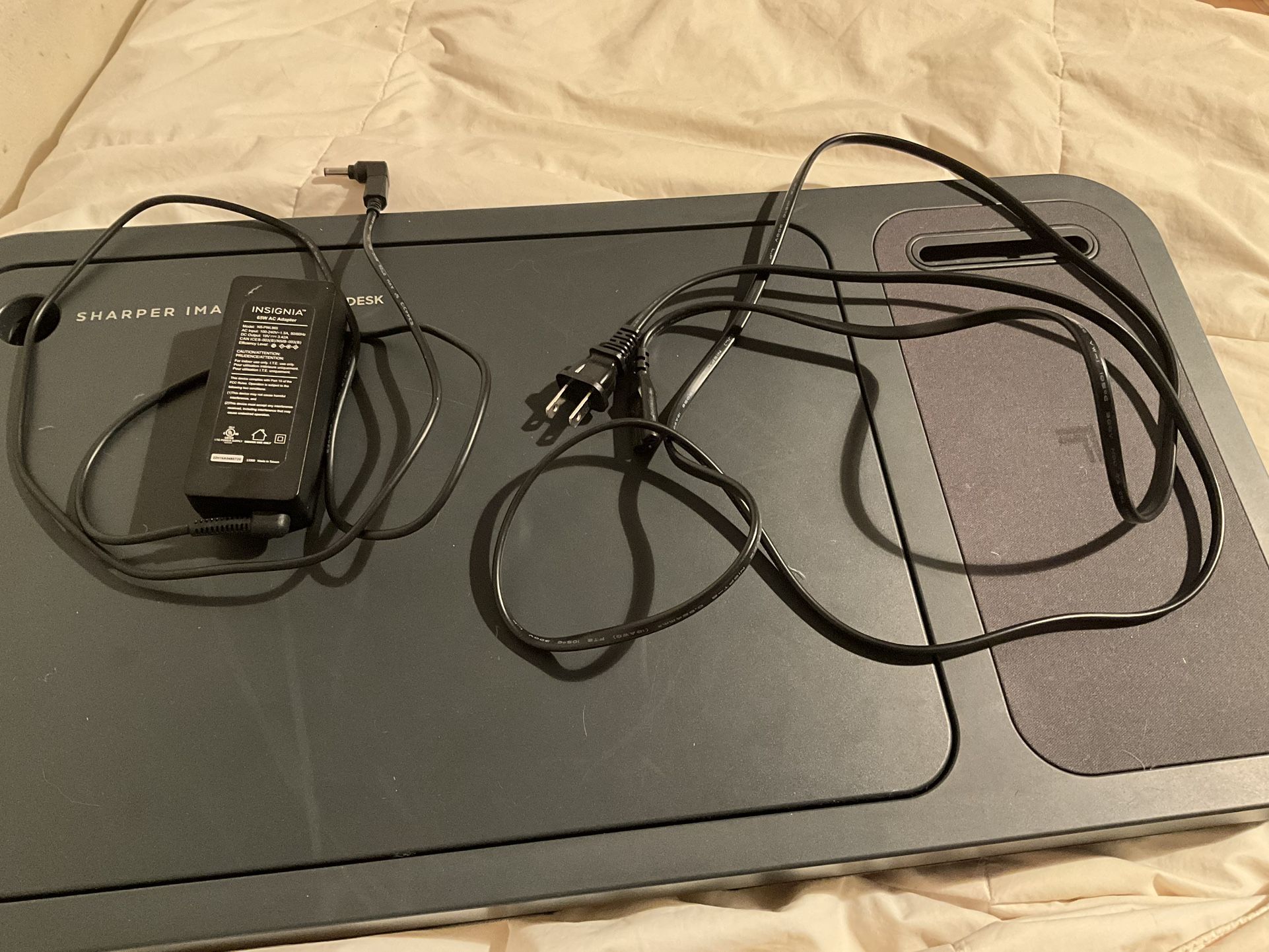 Insignia 65W AC Adapter
