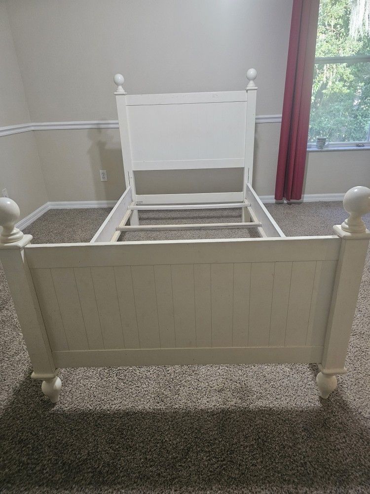 TWIN BED OFF WHITE
