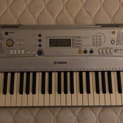 Yamaha YPT-300 Portatone Keyboard
