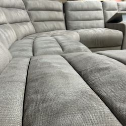 Light Grey!Rooms2Go RE-Cliner !999 investment