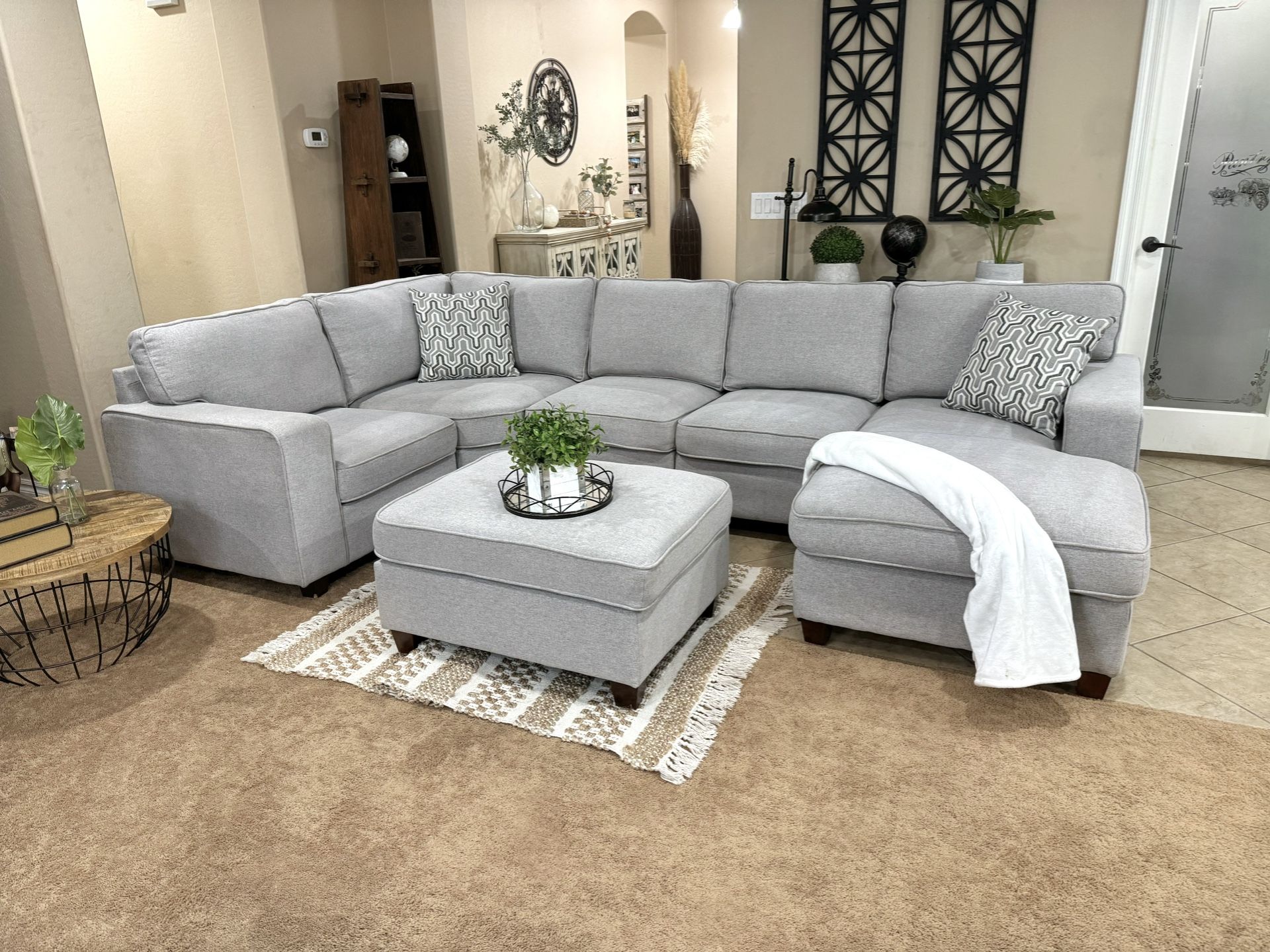 Grey Sectional Couch w/ Matching Ottoman 