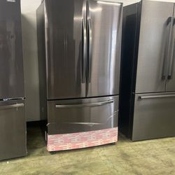 Samsung Black Stainless Steel Refrigerator 0M
