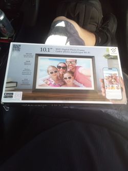 Aluratek 10.1" WiFi Digital Photo Frame
