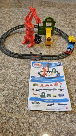 Thomas and Friends: Cassia Crane and Cargo set with motorized train